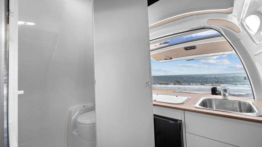 Maxie 4 Deluxe shower and toilet campervan