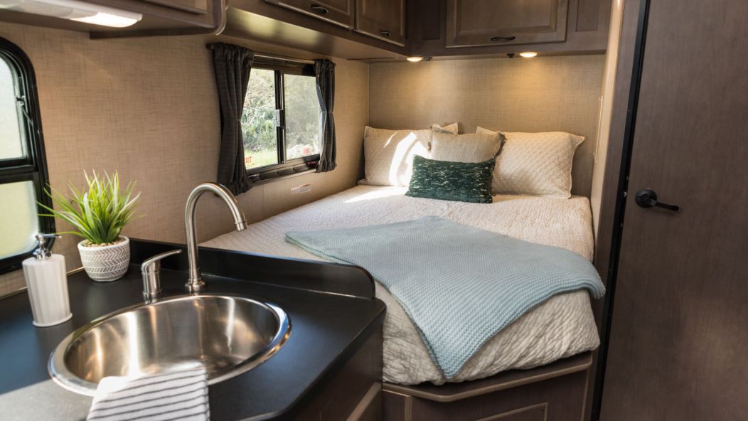 Standard Motorhome C25 Standard Motorhome C25