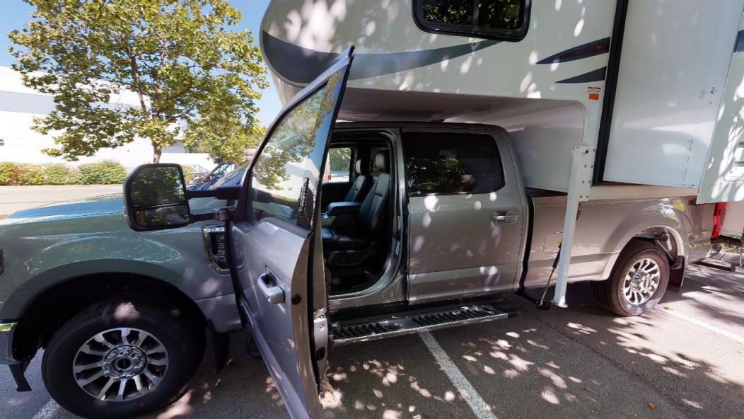 Truck Camper with Bunk-Slide-out Truck Camper with Bunk-Slide-out