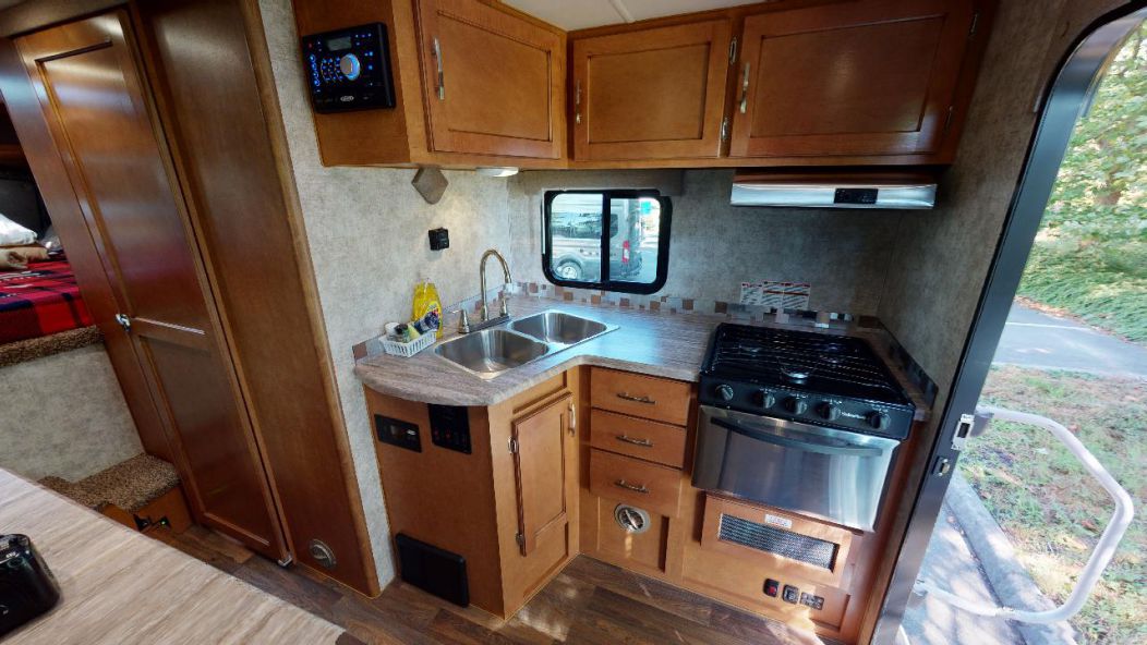 Truck Camper with Bunk-Slide-out Truck Camper with Bunk-Slide-out