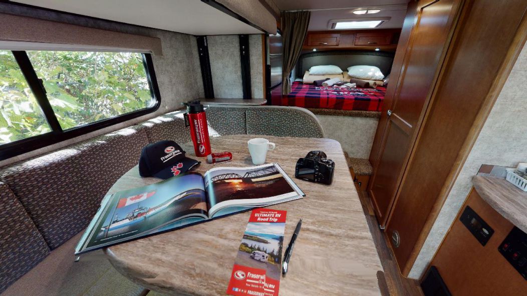 Truck Camper with Bunk-Slide-out Truck Camper with Bunk-Slide-out