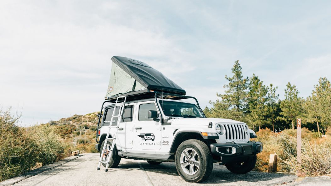 Jeep Camper with Rooftop tent