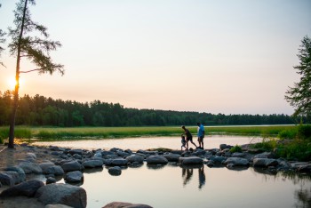 family-itasca-state-park-mississippi-headwaters-2_Kvidt Creative 1